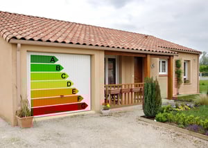 maison-pavillon-tuiles-dpe-classes-energie-jardin
