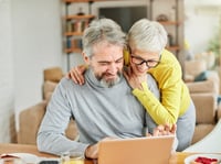 couple-ages-vieux-particuliers